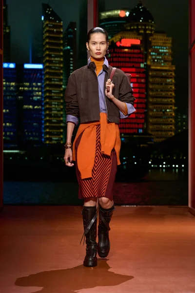 Look 17